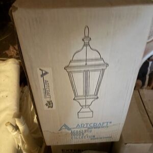 New Artcraft AC8423HU TUDOR COLLECTION outdoor Lantern POST IN RUST